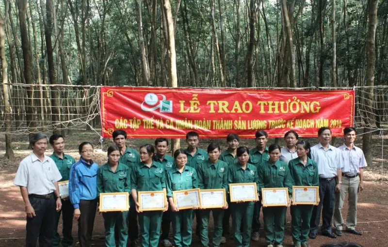 Khen thưởng phong trào thi đua vượt sản lượng giao khoán năm 2014